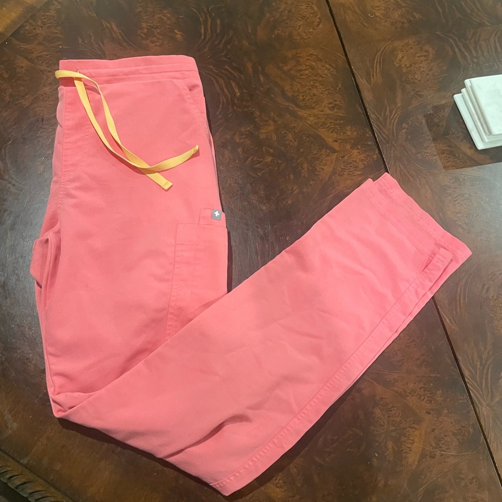 FIGs pink scrub pants (medium, tall)